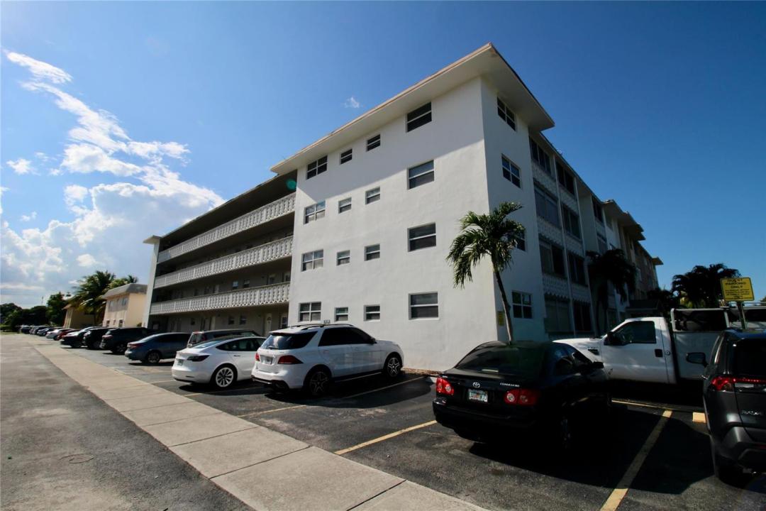 211 NE 8TH Avenue 212, Hallandale Beach, Floryda 33009, USA