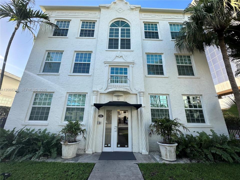 130 Antiquera Ave 8, Miami, Floride 33134, États-Unis