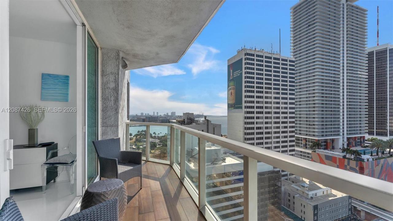 253 NE 2nd St 1910, Miami, Florida 33132, USA