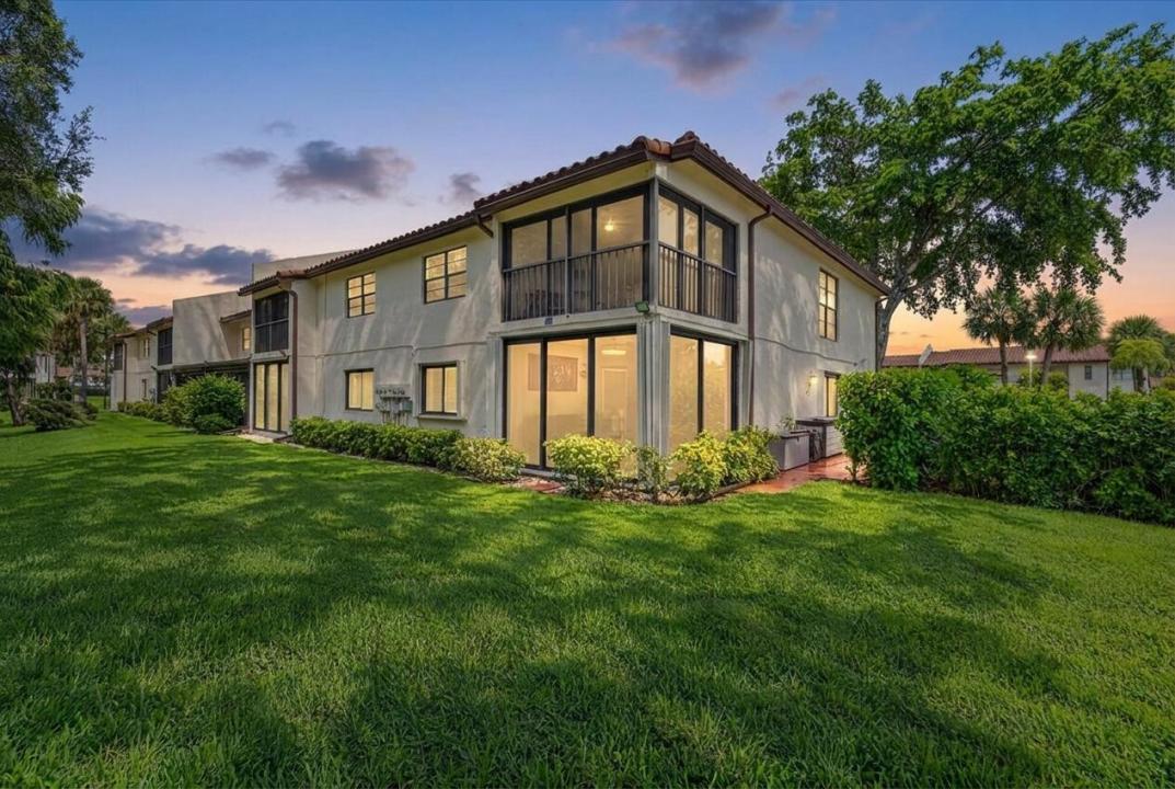 21864 Arriba Real, Boca Raton, Florida 33433, USA