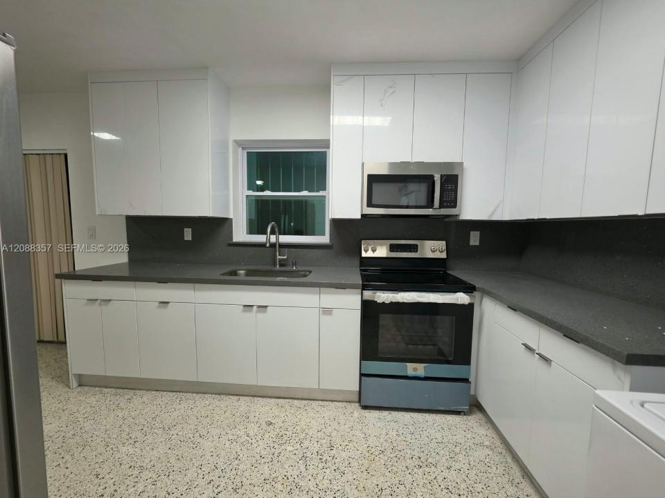 822 SW 6th St 1, Miami, Florida 33130, USA