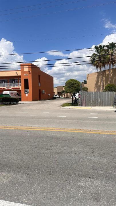 12905 W Okeechobee Rd E-1, Hialeah Gardens, פלורידה 33018, ארצות הברית של אמריקה