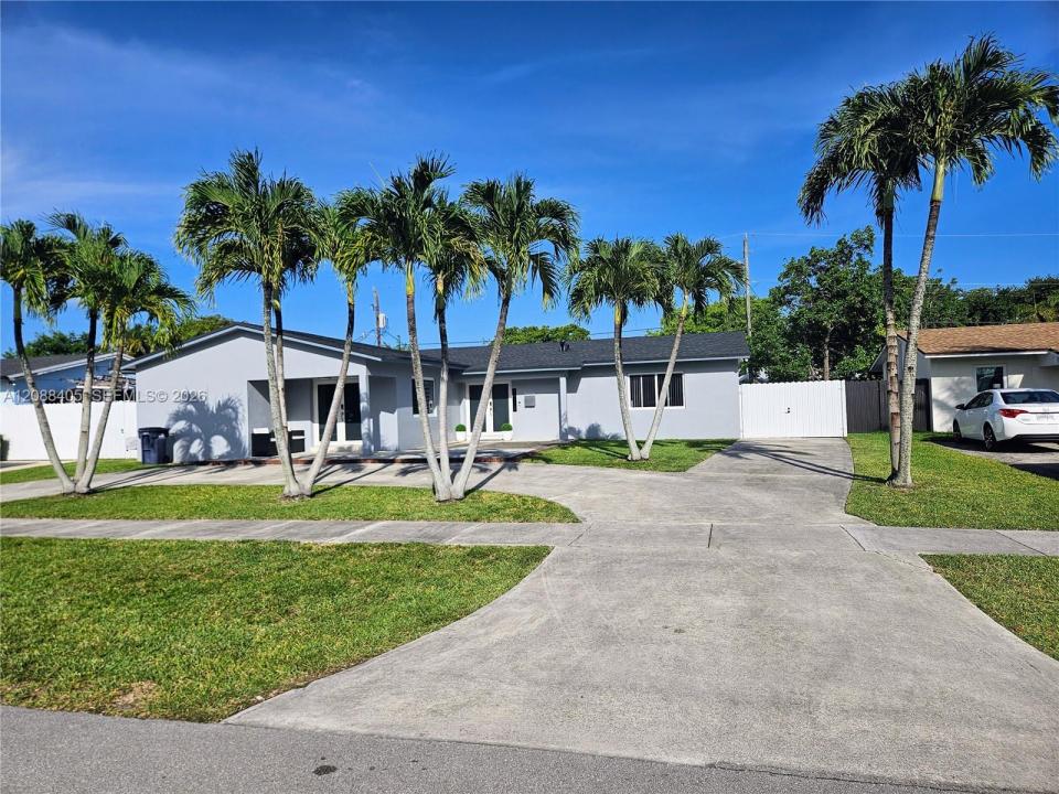 19115 Bel Aire Dr, Cutler Bay, Florida 33157, USA