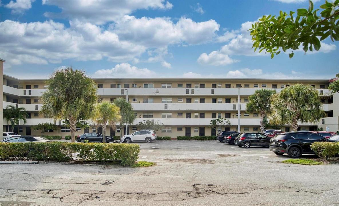 1690 NE 191st Street 405-1, North Miami Beach, Flórida 33179, Estados Unidos