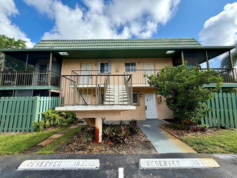 1821 Fairview Villas Drive 2, Palm Springs, Floride 33406, États-Unis