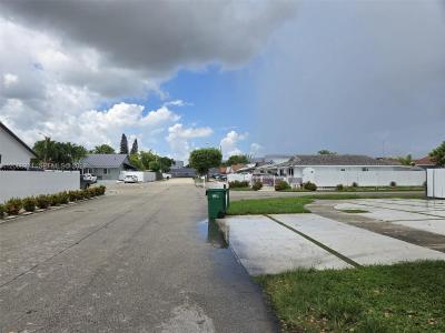 9085 NW 117th St, Hialeah Gardens, Florida 33018, USA
