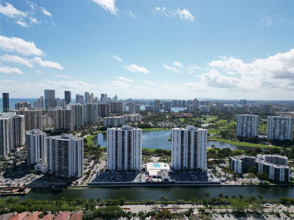 3675 N COUNTRY CLUB Drive 1909, Aventura, Флорида 33180, Соединенные Штаты