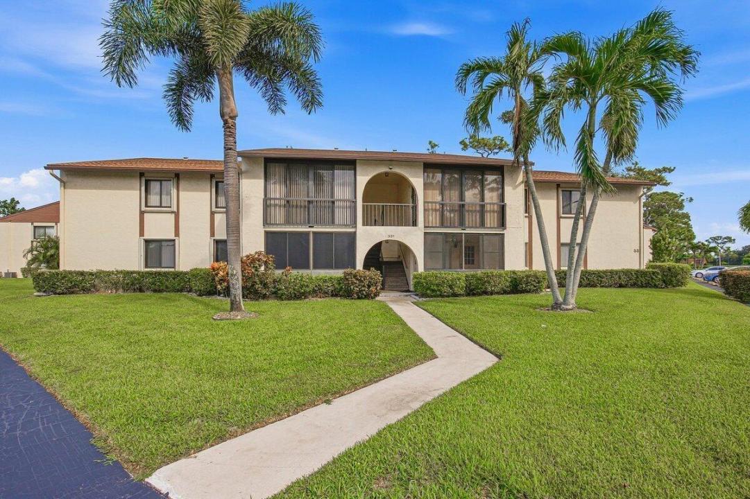 331 KNOTTY PINE Circle D-2, פלורידה 33463, ארצות הברית של אמריקה