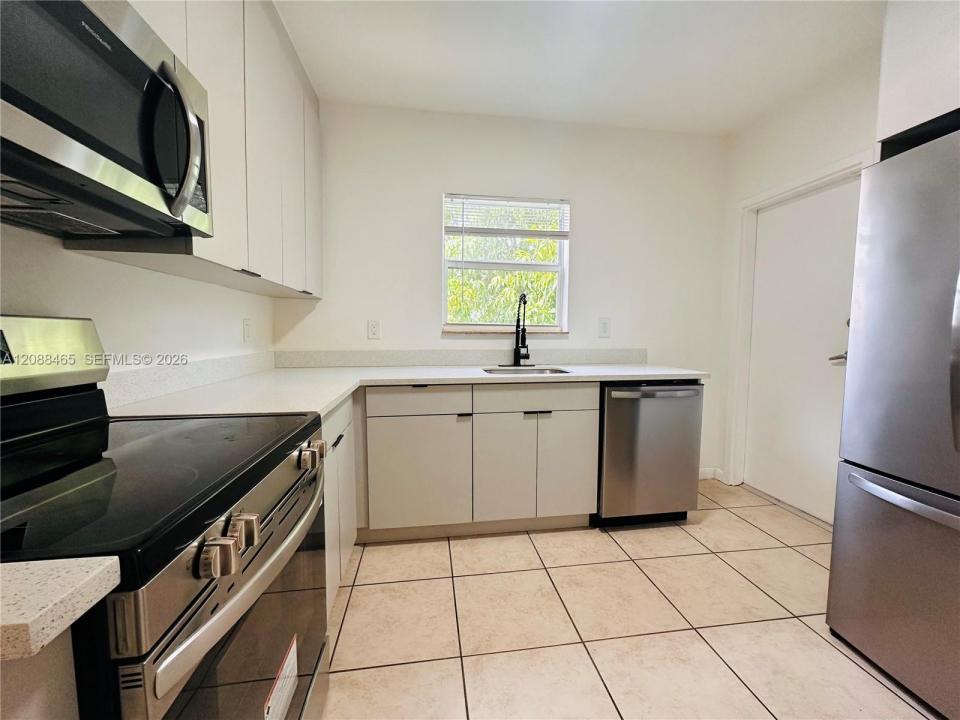 573 NE 82nd St 7, Miami, Florida 33138, Stati Uniti