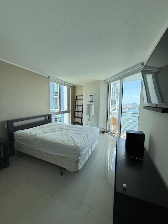 325 S BISCAYNE Boulevard 3926-A, Miami, Floride 33131, États-Unis