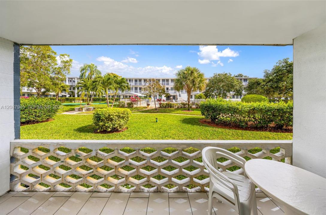 15610 NE 6th Ave 7D, Miami, Флорида 33162, Соединенные Штаты