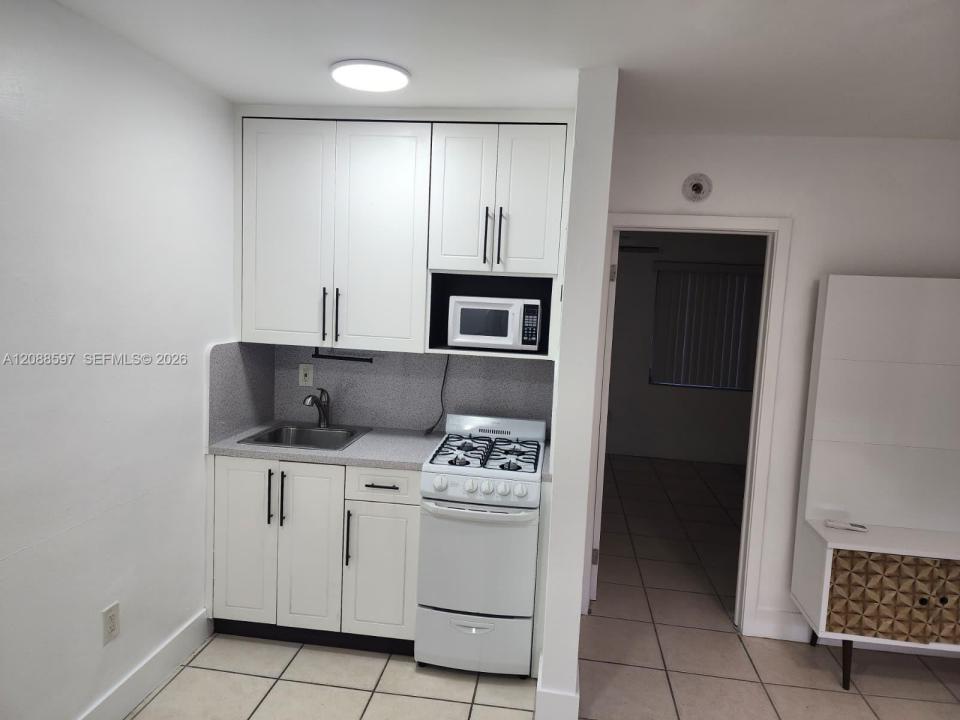 443 SW 4th Ave 3, Miami, Florida 33130, USA