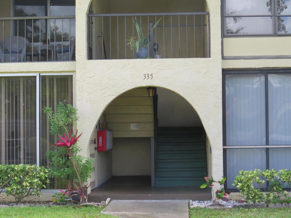 335 PINE RIDGE Circle D-1, Florida 33463, USA