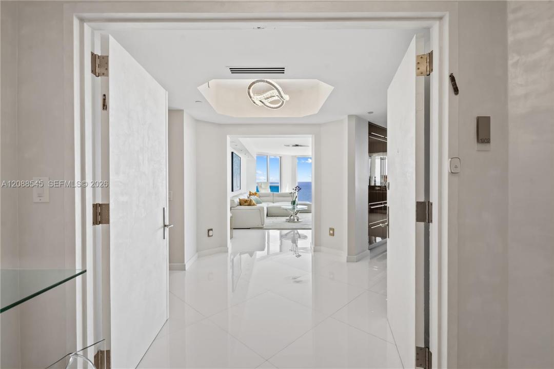 2711 S Ocean Dr 1902, Hollywood, Florida 33019, USA