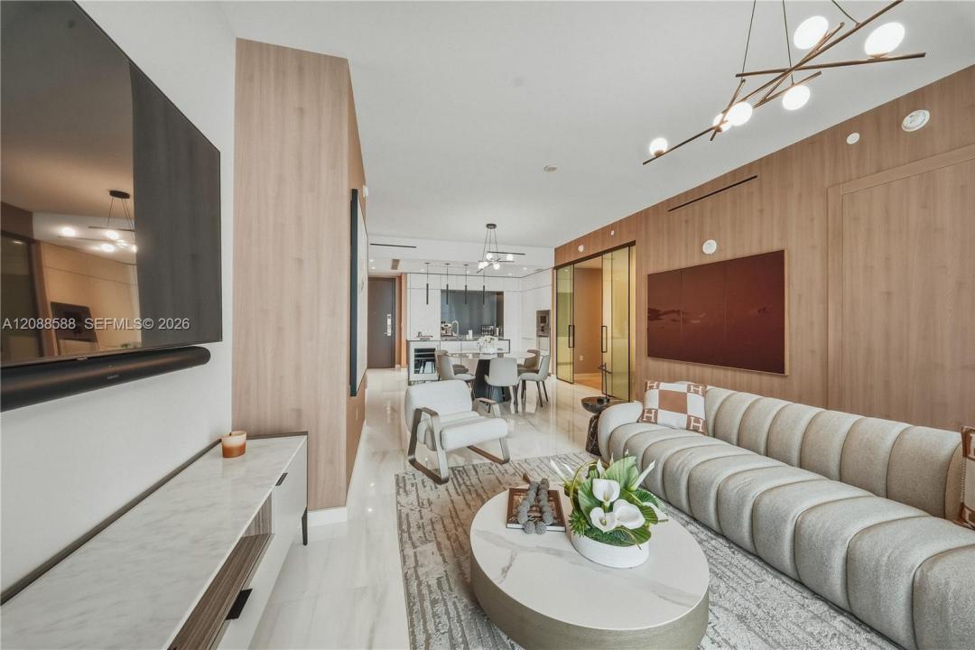300 Biscayne Boulevard Way 1605W, Miami, Florida 33131, Stati Uniti