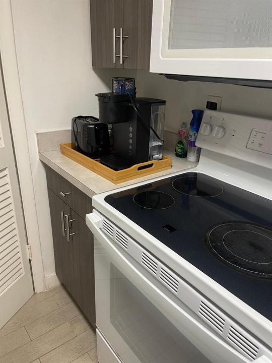 202 LUCERNE Avenue 11, Floride 33460, États-Unis