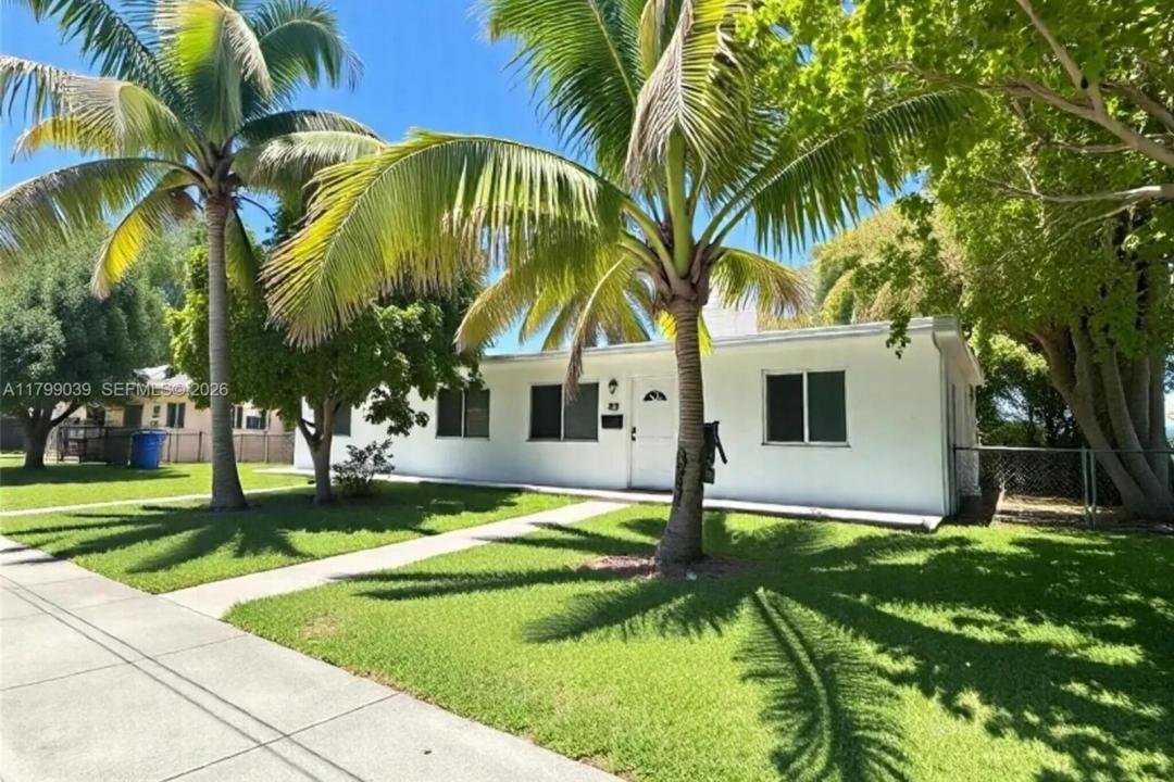 16204 NE 18TH B, North Miami Beach, Floride 33162, États-Unis