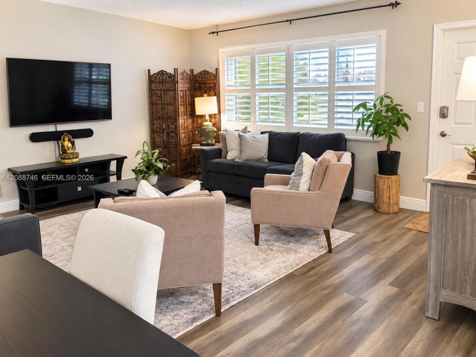 2424 NE 9th St 105, Fort Lauderdale, Floryda 33304, USA