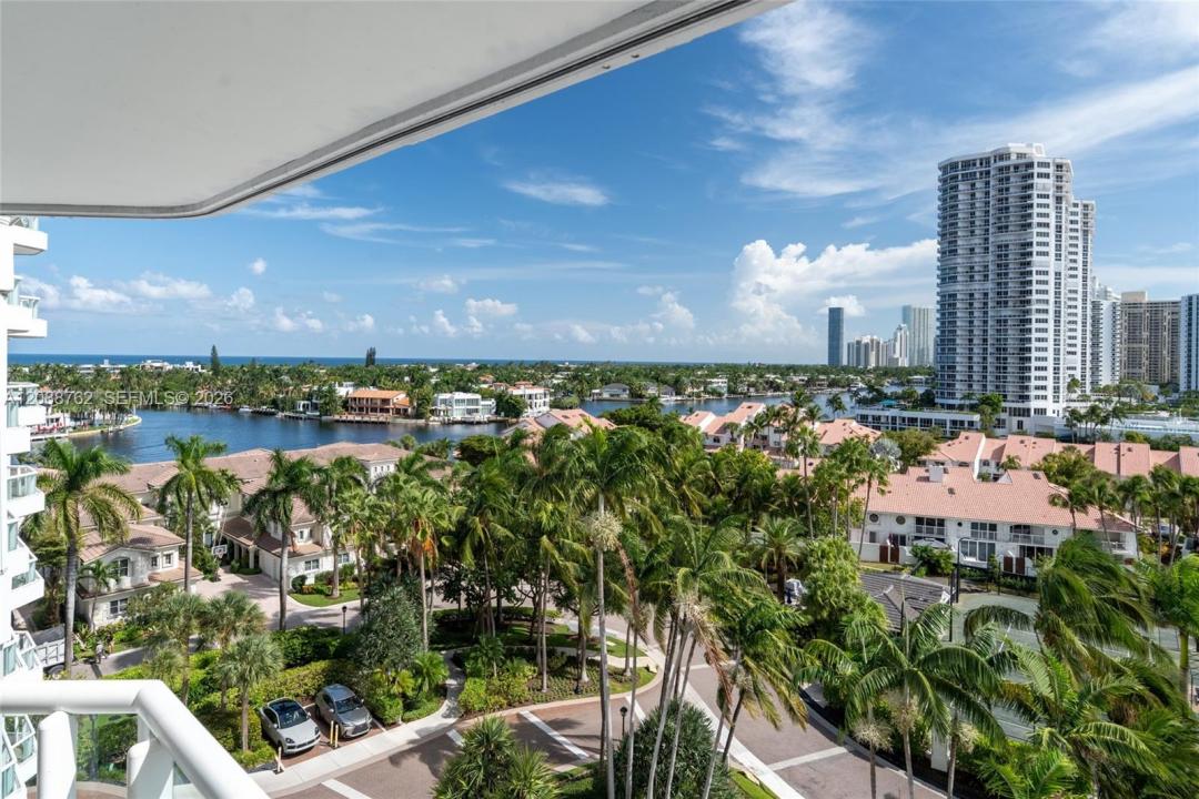 21050 Point Pl 802, Aventura, Florida 33180, USA