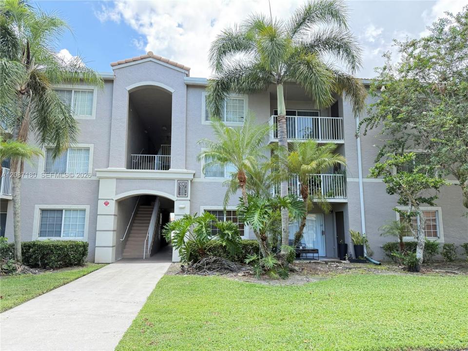 5045 Wiles Rd 303, Coconut Creek, Floride 33073, États-Unis