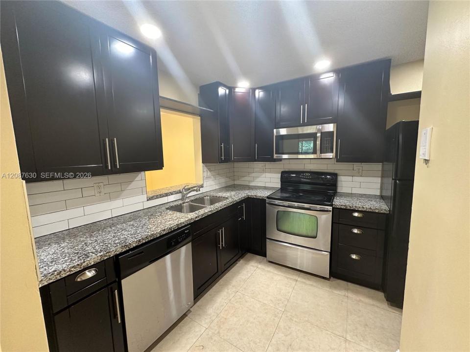 1718 NW 56th Ave 1718, Lauderhill, Floride 33313, États-Unis