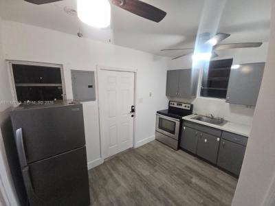 784 NW 100th St C, Miami, Florida 33150, USA