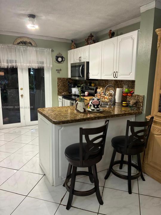 2403 W 76th St 102, Hialeah, Florida 33016, Stati Uniti