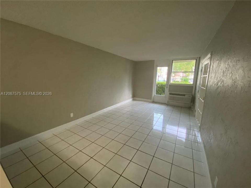 2771 Riverside Dr 111-A, Coral Springs, Florida 33065, USA