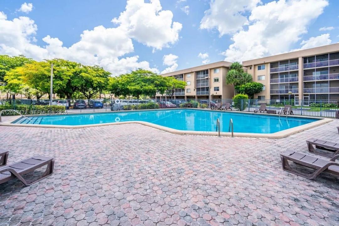 17000 NW 67th Ave 405, Hialeah, Florida 33015, Stati Uniti