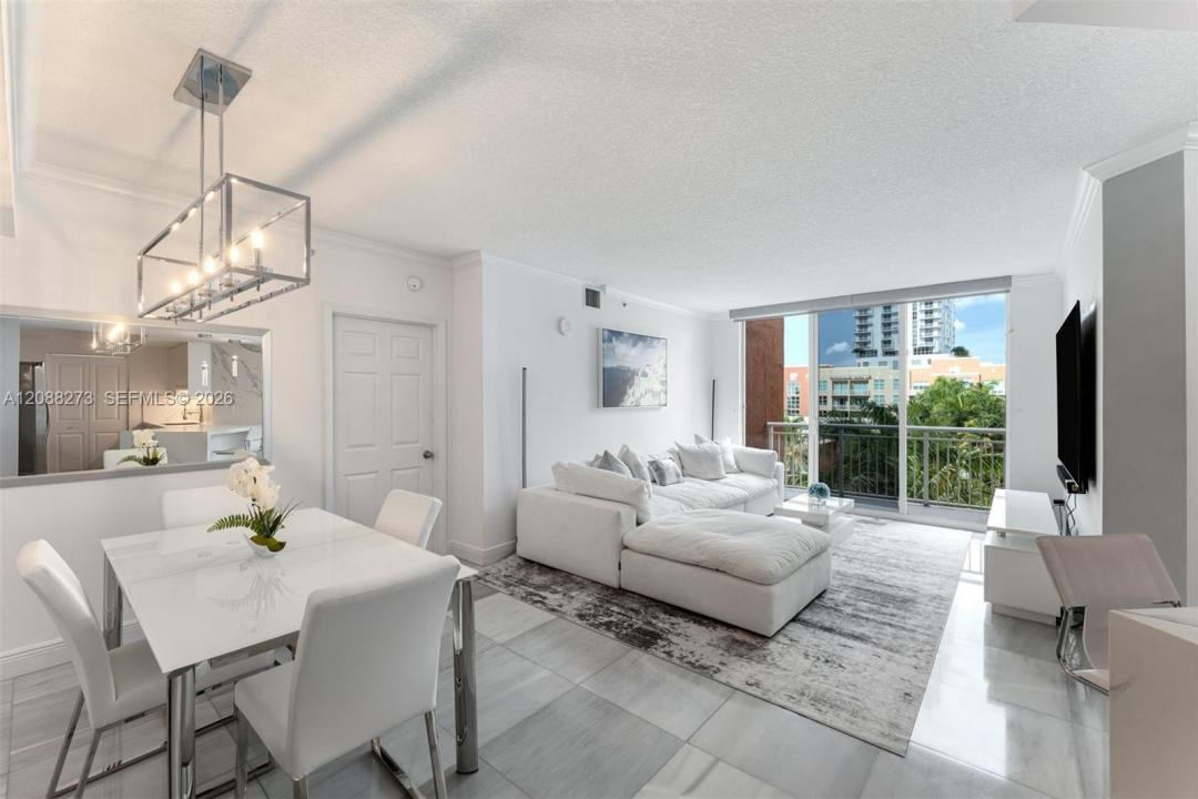 2000 N Bayshore Dr 619, Miami, Florida 33137, USA