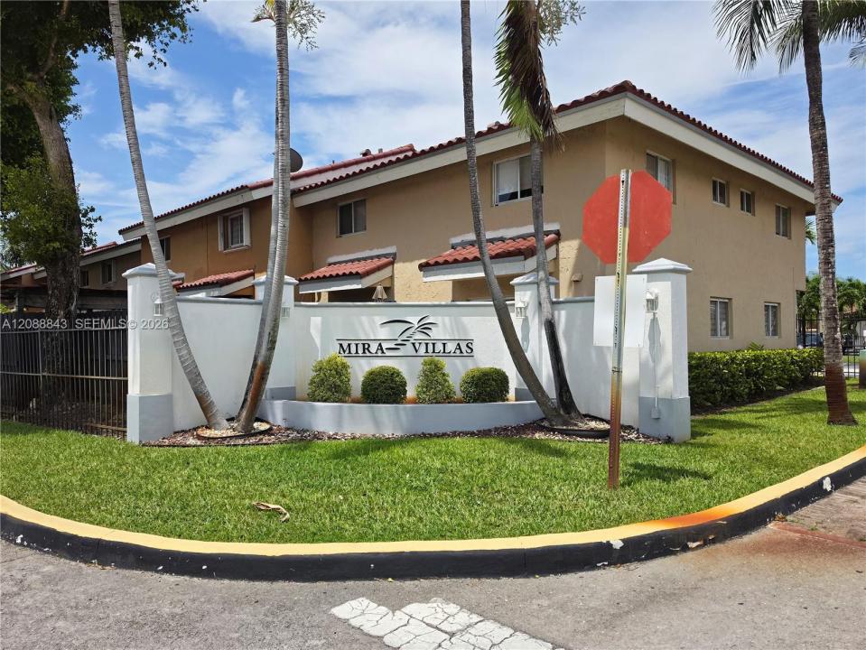 560 NW 82nd Pl 306, Miami, Florida 33126, Stati Uniti