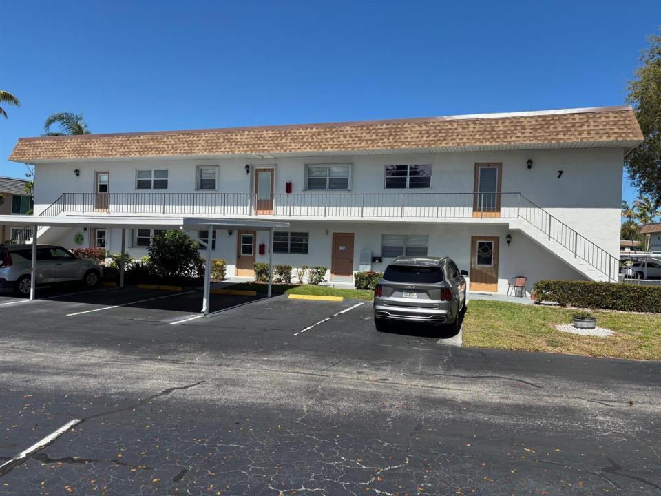 2950 SE Ocean Boulevard 7-5, Stuart, Floride 34996, États-Unis