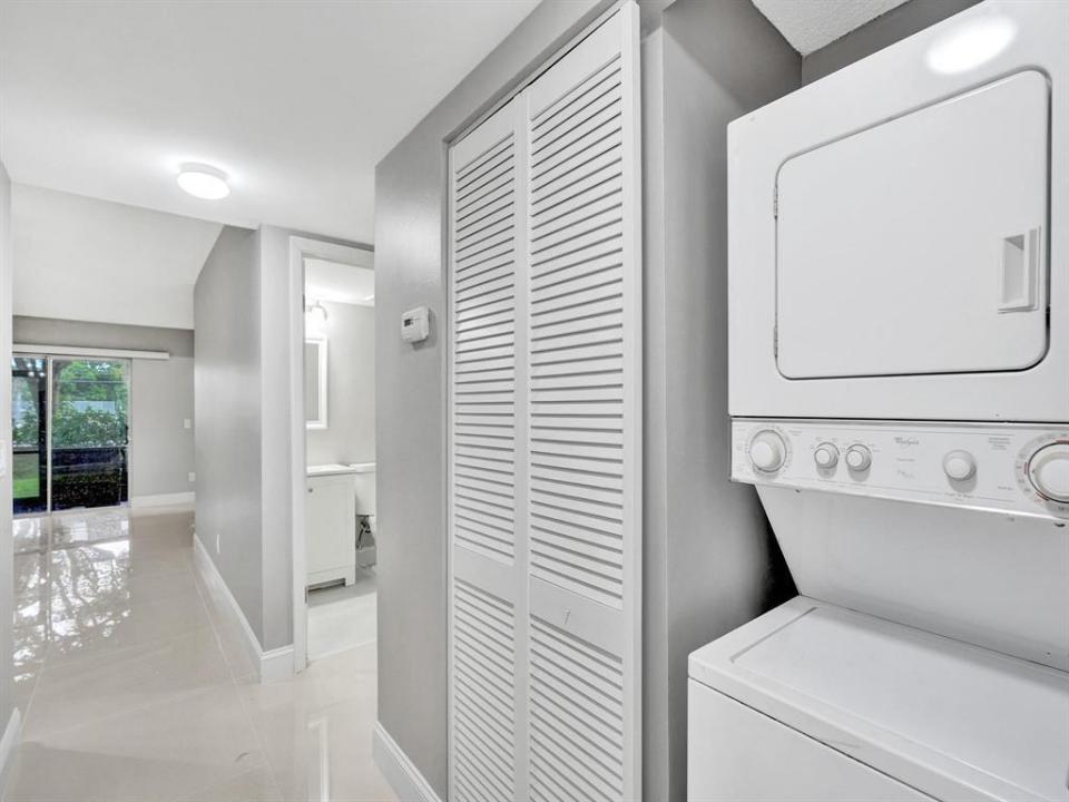 821 NW 103RD Avenue 104, Pembroke Pines, Florida 33026, Stati Uniti