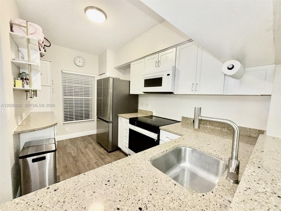 16 Key West Ct, Weston, Florida 33326, USA