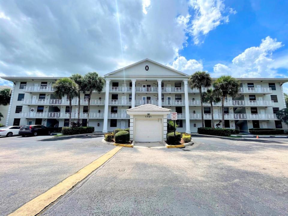 1721 WHITEHALL Drive 303, Davie, Floride 33324, États-Unis