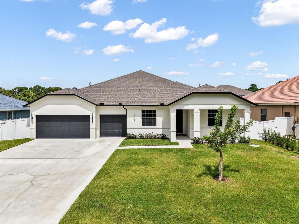 1715 SW Apache Avenue, Port St. Lucie, פלורידה 34953, ארצות הברית של אמריקה