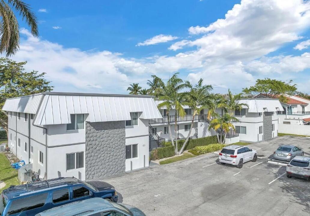 655 JEFFERY Street 10, Boca Raton, Florida 33487, USA