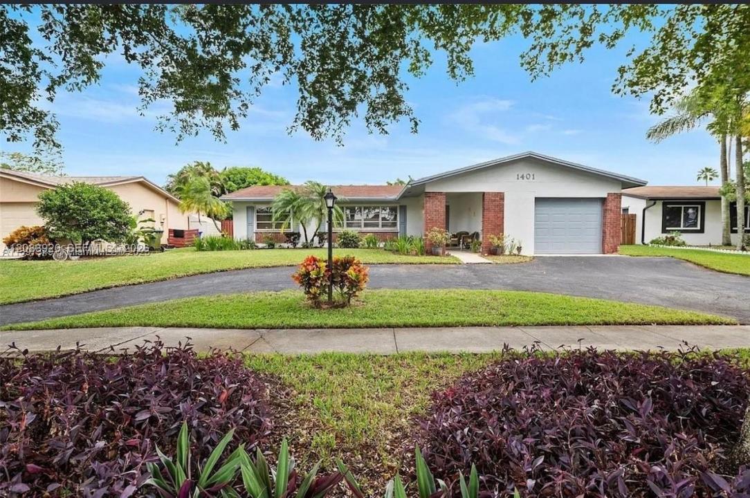 1401 NW 122nd Ave, Pembroke Pines, Florida 33026, Stati Uniti