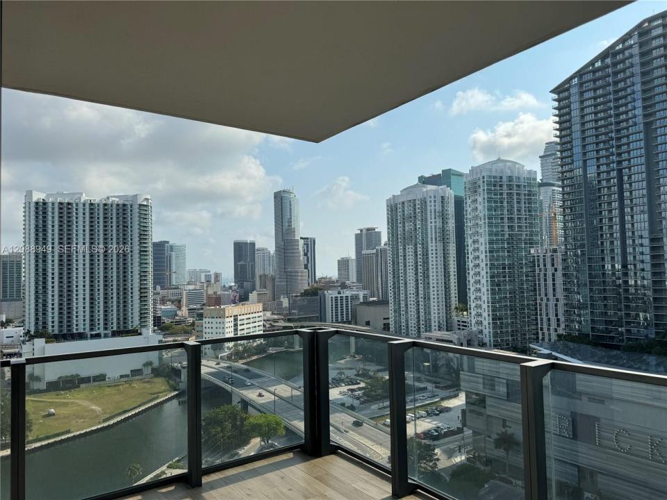 88 SW 7th St 1711, Miami, Florida 33130, USA