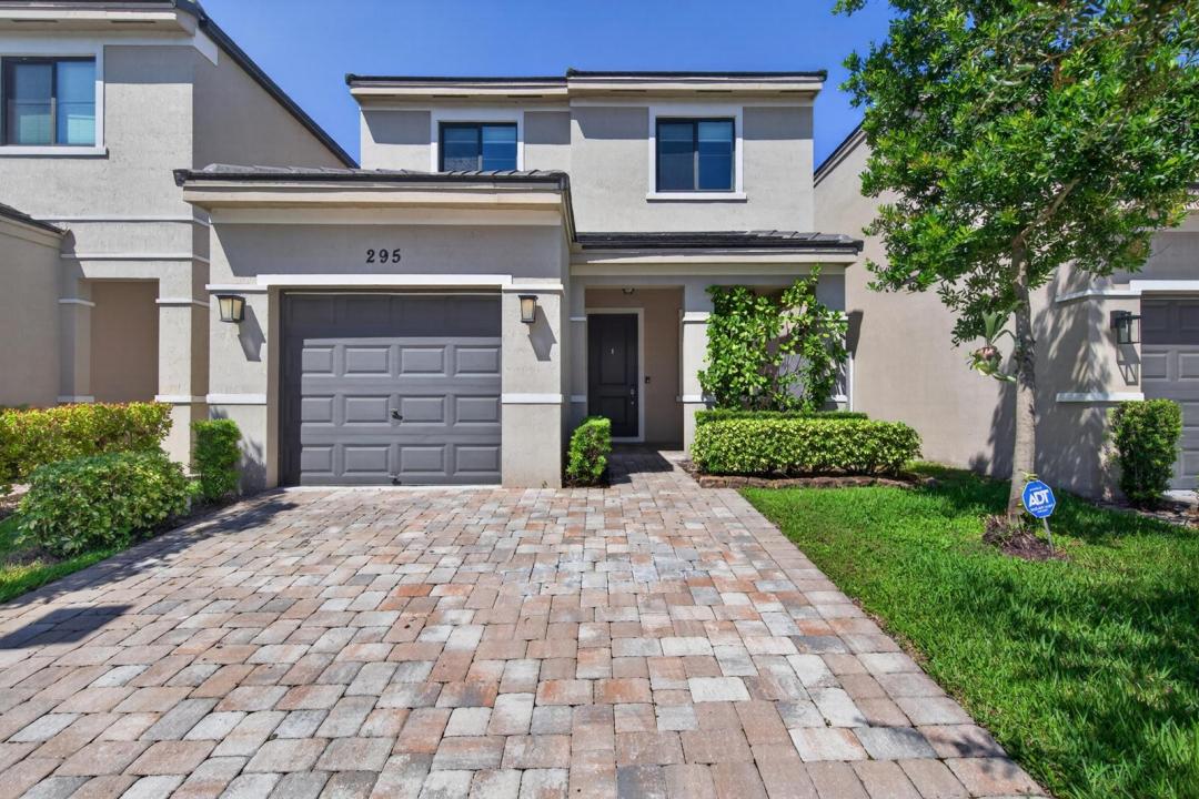 295 NW 33RD Lane, Pompano Beach, Florida 33069, USA
