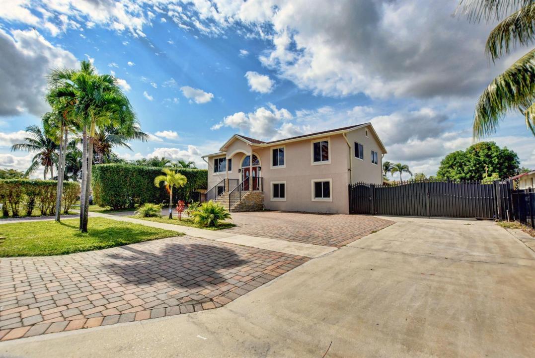 1371 Woodcrest W Road, West Palm Beach, Florida 33417, Stati Uniti