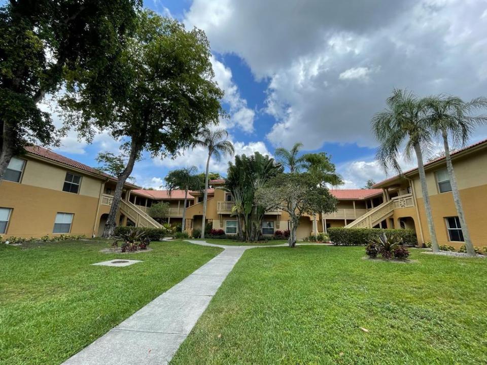 4783 Via Palm Lakes 104, West Palm Beach, Florida 33417, USA