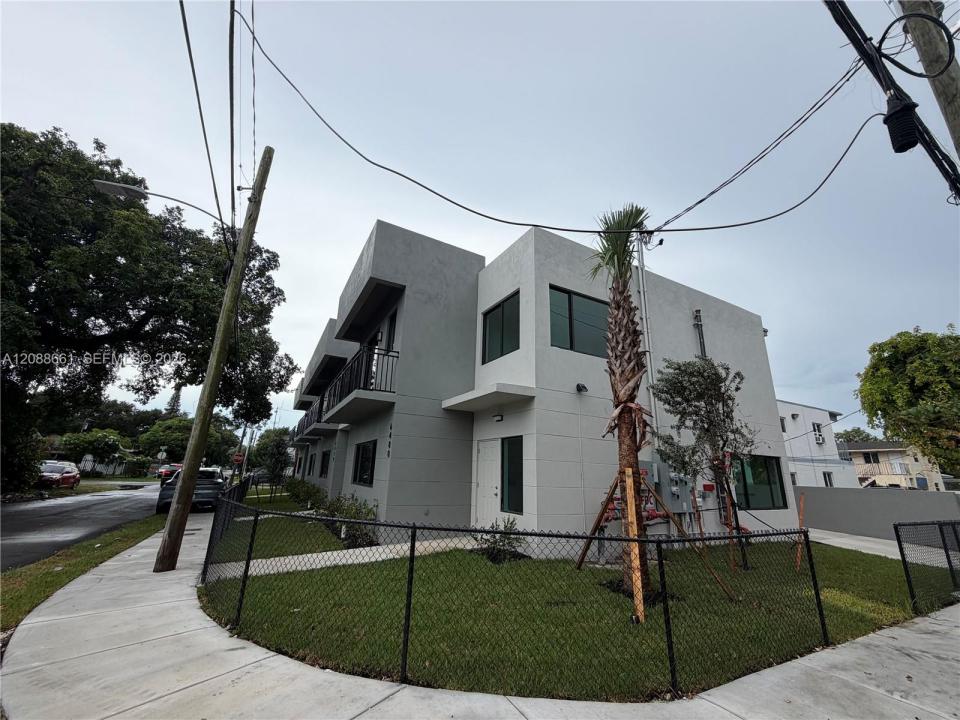 6480 NE 1st Ave 6470, Miami, Florida 33150, USA