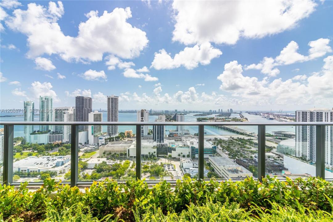 1600 NE 1st Ave 2016, Miami, Florida 33132, USA