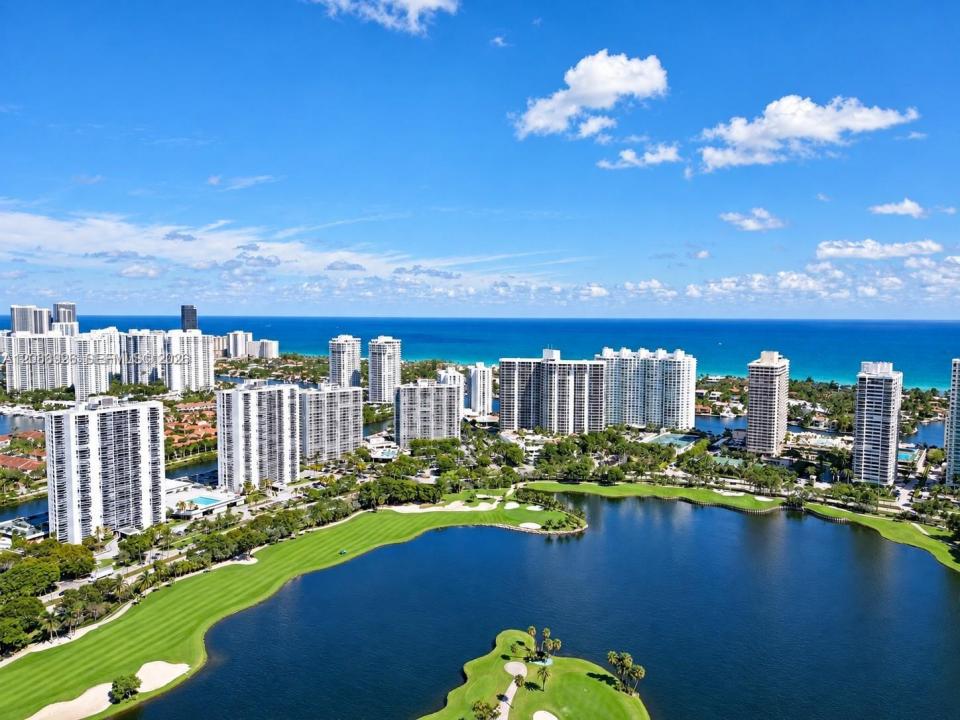 3675 N Country Club Dr 1006, Aventura, Florida 33180, Stati Uniti