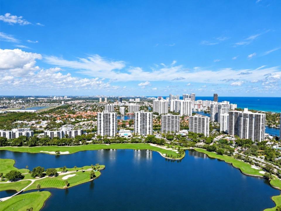 3675 N Country Club Dr 1006, Aventura, فلوريدا 33180, الولايات المتحدة