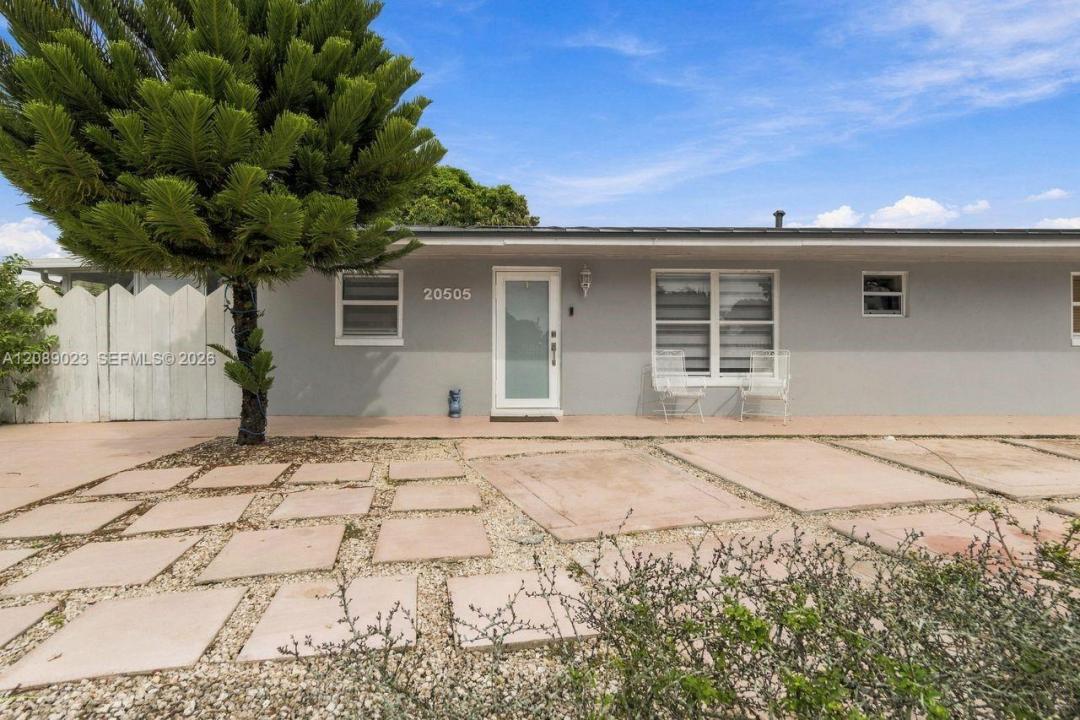 20505 NW 45th Ave, Miami Gardens, Florida 33055, USA