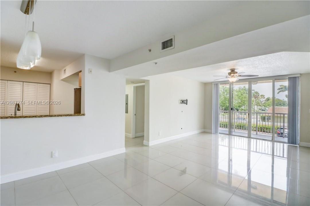 609 E Sheridan St 201, Dania Beach, Florida 33004, USA
