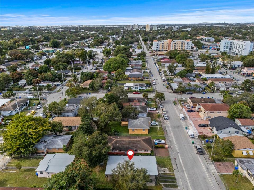 1460 NW 52nd St 2, Miami, Florida 33142, USA