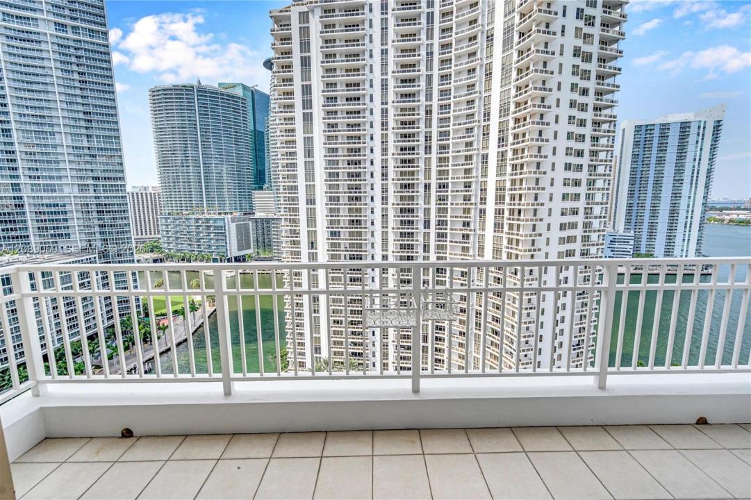 801 Brickell Key Blvd 2208, Miami, Florida 33131, USA
